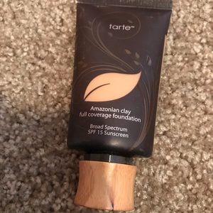 Tarte Amazonian clay in Medium Neutral